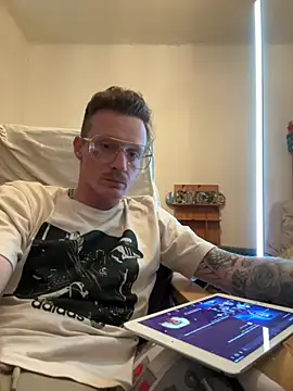 Snapshot of 6Robinson1996 chatting on 03-29-26, 06:46 6Robinson1996 online show from 03-29-26, 06:46