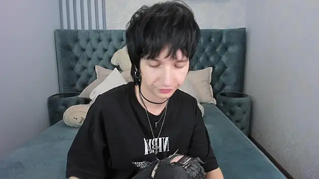 Snapshot of AdonBev chatting on 07-16-26, 06:19 AdonBev online show from 07-16-26, 06:19