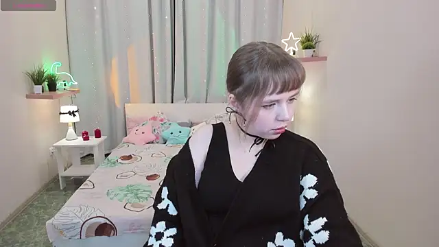 Snapshot of LeonaHicks chatting on 03-31-26, 06:14 LeonaHicks online show from 03-31-26, 06:14