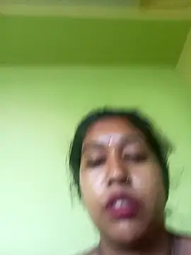 Snapshot of bannerjeesneha20 chatting on 05-13-26, 02:53 bannerjeesneha20 online show from 05-13-26, 02:53