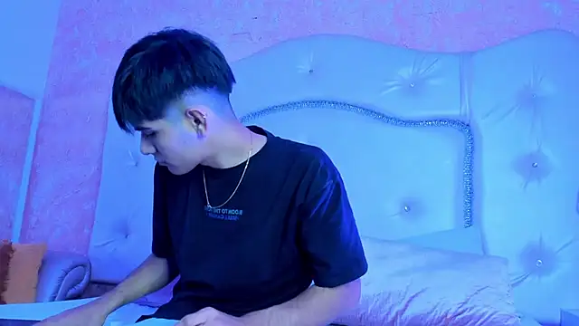 TylerCruz   online show from 04-01-26, 02:25
