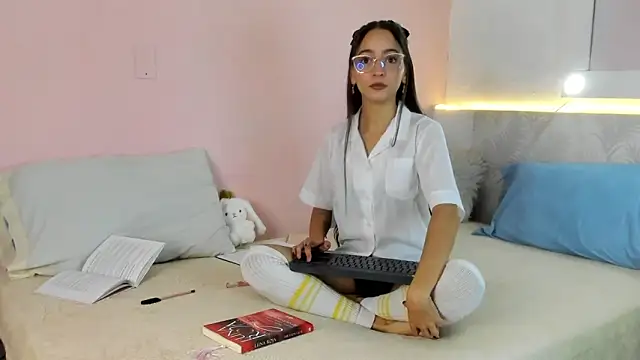 Snapshot of Daphne_Rosse chatting on 04-09-26, 11:48 Daphne Rosse online show from 04-09-26, 11:48