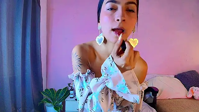 Snapshot of Daphne_Rosse chatting on 05-14-26, 12:34 Daphne Rosse online show from 05-14-26, 12:34