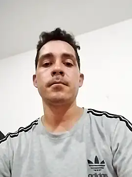 Snapshot of Gabriel_leon33 chatting on 06-19-26, 08:40 Gabriel leon33 online show from 06-19-26, 08:40