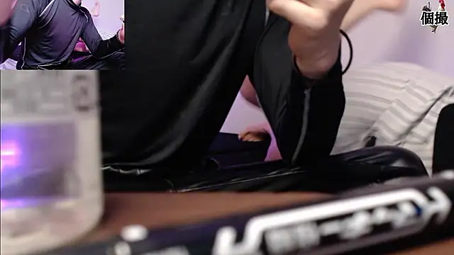 Snapshot of DontCloseYet chatting on 04-15-26, 07:04 DontCloseYet online show from 04-15-26, 07:04