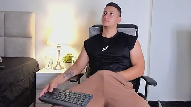 Chriss Diamond online show from 06-08-26, 03:18