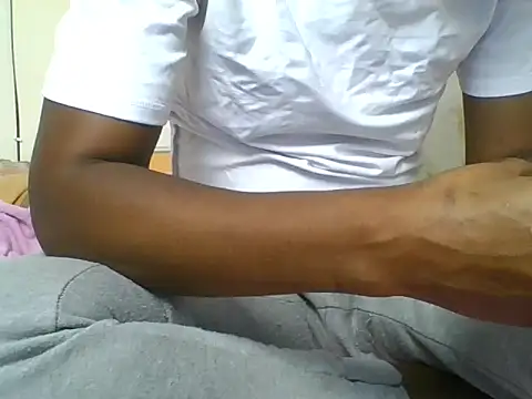 Snapshot of Thandie40 chatting on 04-08-26, 07:47 Thandie40 online show from 04-08-26, 07:47