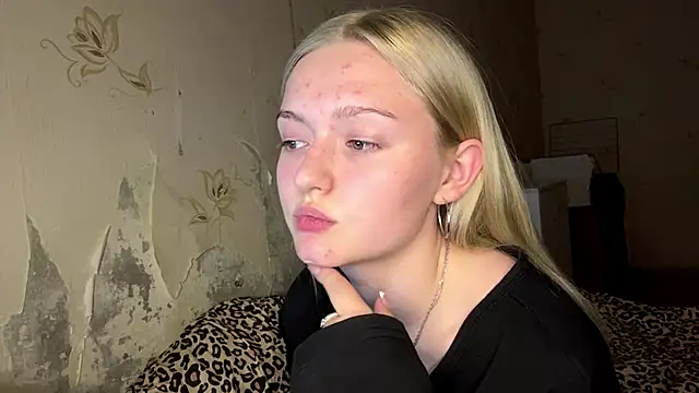Sophia Blonde online show from 04-15-26, 03:41