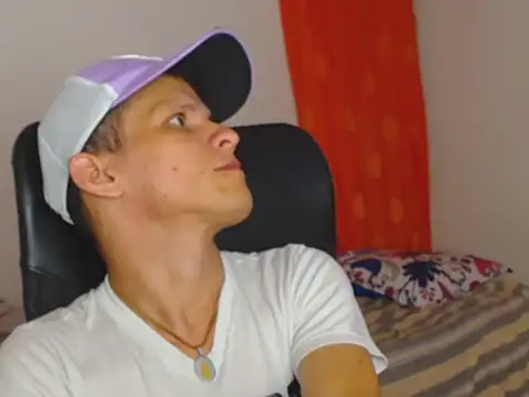 Snapshot of alejandro_stone12 chatting on 04-18-26, 01:42 alejandro stone12 online show from 04-18-26, 01:42