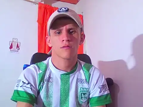 Snapshot of alejandro_stone12 chatting on 04-30-26, 12:06 alejandro stone12 online show from 04-30-26, 12:06