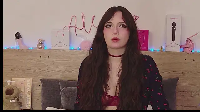 Sweet Alice S online show from 05-17-26, 10:17