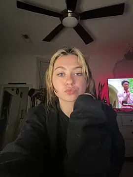 peachesncreamyy online show from 04-29-26, 01:10