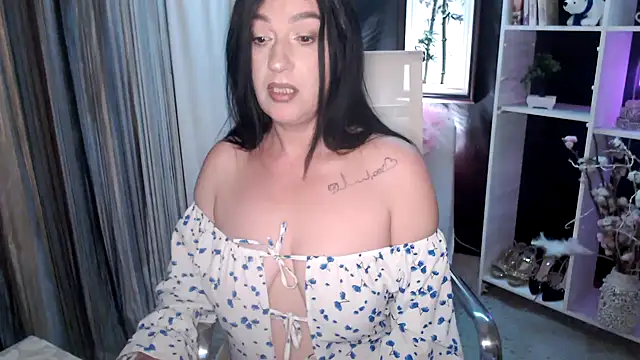 Snapshot of DreamLove2020 chatting on 04-21-26, 10:45 DreamLove2020 online show from 04-21-26, 10:45