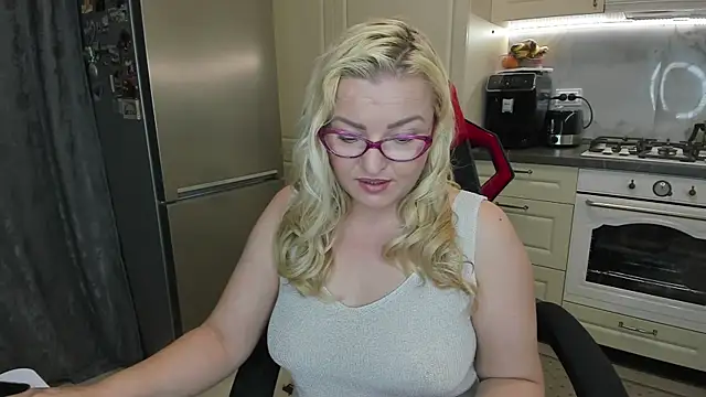 Snapshot of secr3tmistress chatting on 04-18-26, 05:17 secr3tmistress online show from 04-18-26, 05:17
