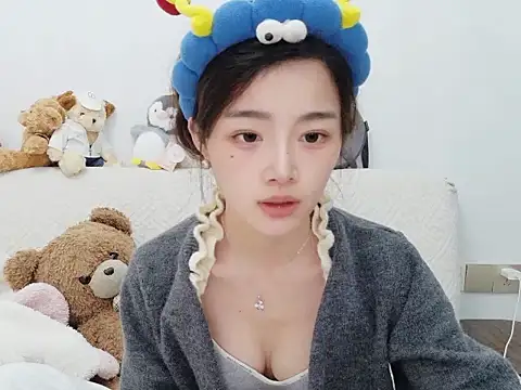 Snapshot of cc-8 chatting on 03-29-26, 01:44 cc-8 online show from 03-29-26, 01:44