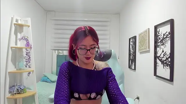 Snapshot of Sara_Red_X chatting on 04-22-26, 03:31 Sara Red X online show from 04-22-26, 03:31