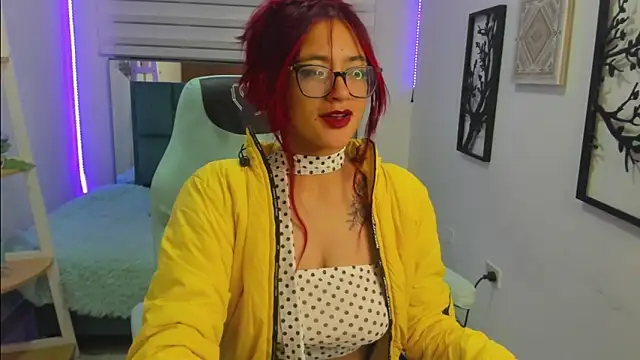 Sara Red X online show from 06-07-26, 04:05