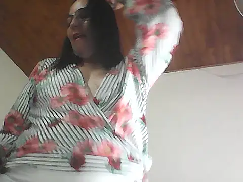 Snapshot of roxanne_xxx chatting on 04-13-26, 02:22 roxanne xxx online show from 04-13-26, 02:22