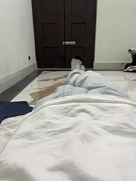 like a nud online show from 04-18-26, 04:00