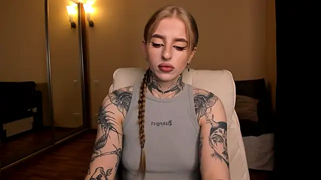 Snapshot of harley_kimm chatting on 05-17-26, 04:54 harley kimm online show from 05-17-26, 04:54
