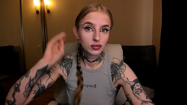 Snapshot of harley_kimm chatting on 05-19-26, 04:52 harley kimm online show from 05-19-26, 04:52