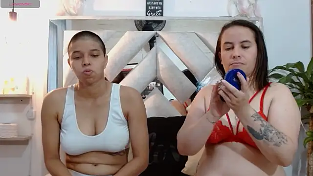 Natasha and zoe  online show from 06-07-26, 11:47