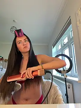 LolaSkyee online show from 04-18-26, 03:16