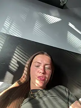 LolaSkyee online show from 05-26-26, 06:20