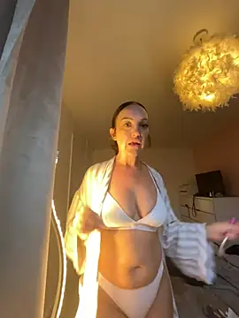Snapshot of Ladyluxee chatting on 06-25-26, 06:12 Ladyluxee online show from 06-25-26, 06:12