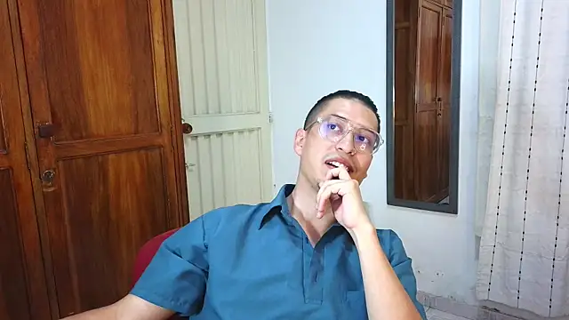 Snapshot of Eriick___E chatting on 05-07-26, 12:49 Eriick E online show from 05-07-26, 12:49