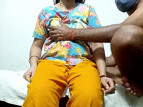 Snapshot of Sexyy_Bhabhi_143 chatting on 04-15-26, 05:42 Sexyy Bhabhi 143 online show from 04-15-26, 05:42