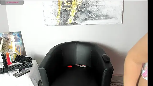 ZoeBrownn online show from 04-24-26, 12:02