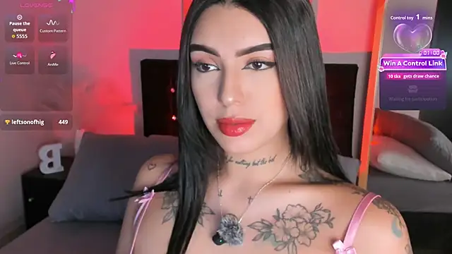 Snapshot of sabrina_voss chatting on 05-15-26, 12:28 sabrina voss online show from 05-15-26, 12:28