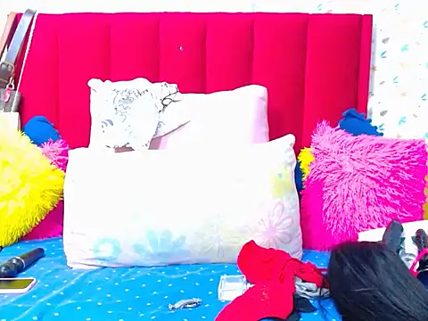 Cherrybootyofjoy86 online show from 06-18-26, 08:25