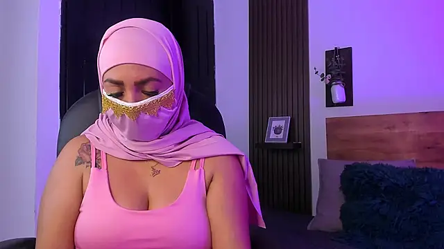 Snapshot of Nailea__ chatting on 04-15-26, 02:18 Nailea online show from 04-15-26, 02:18