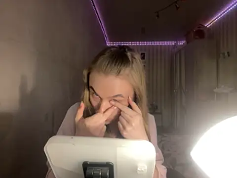 melissashineeee online show from 04-28-26, 09:58