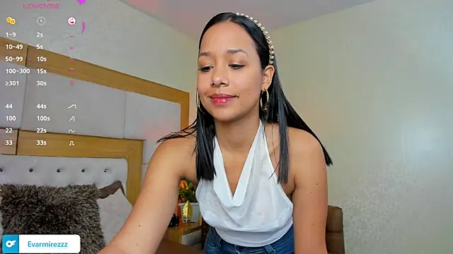 Snapshot of Venezuelan_Butt chatting on 05-18-26, 01:28 Venezuelan Butt online show from 05-18-26, 01:28