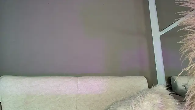 Zoee 8 online show from 06-19-26, 06:45