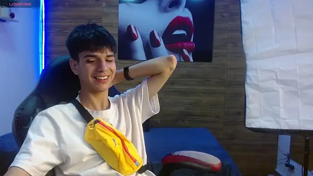Snapshot of maxim_rod chatting on 06-14-26, 02:30 maxim rod online show from 06-14-26, 02:30