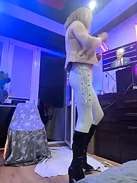 Snapshot of DomMONIKA chatting on 04-07-26, 05:57 DomMONIKA online show from 04-07-26, 05:57