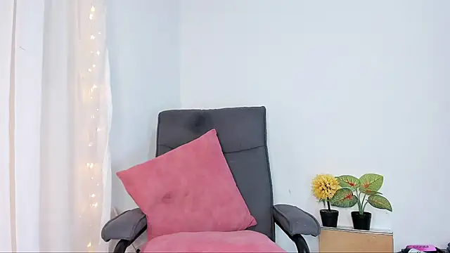 Debora Rayssa online show from 05-25-26, 11:22