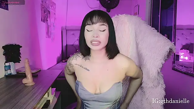 Snapshot of goth_Valentinna chatting on 04-21-26, 05:14 goth Valentinna online show from 04-21-26, 05:14