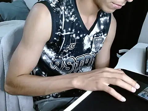 Snapshot of VazacGaming chatting on 04-14-26, 02:28 VazacGaming online show from 04-14-26, 02:28