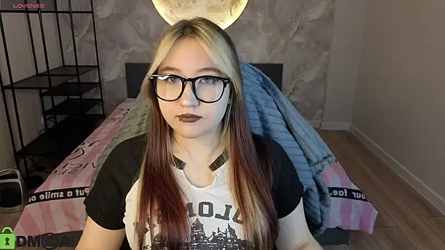 Luna Host online show from 04-03-26, 02:09