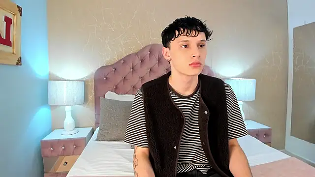 Snapshot of LephyStar chatting on 05-19-26, 04:08 LephyStar online show from 05-19-26, 04:08