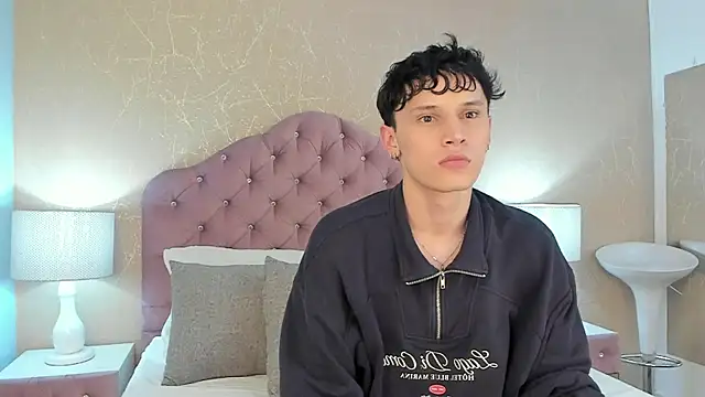 Snapshot of LephyStar chatting on 05-24-26, 04:17 LephyStar online show from 05-24-26, 04:17