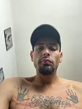 Snapshot of Lherzamxx chatting on 04-12-26, 10:48 Lherzamxx online show from 04-12-26, 10:48