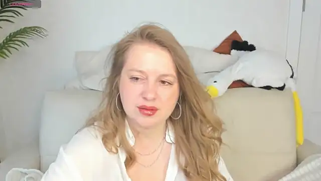 Snapshot of CleoXotie chatting on 06-14-26, 01:25 CleoXotie online show from 06-14-26, 01:25