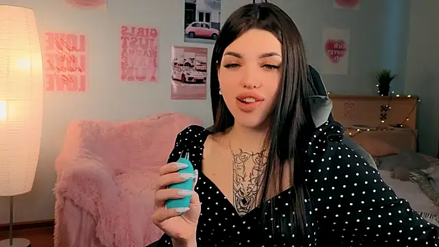 molly rettyy online show from 04-15-26, 04:08