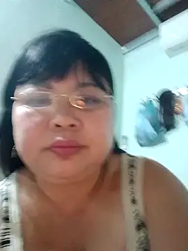 Snapshot of Monglan-c chatting on 05-05-26, 04:04 Monglan-c online show from 05-05-26, 04:04